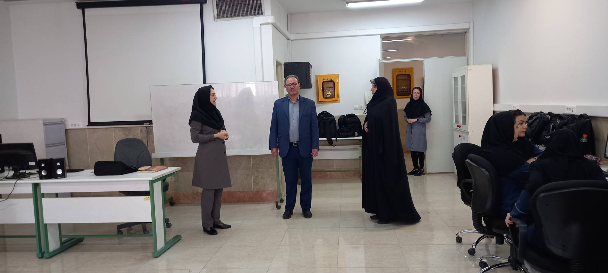 هنرستان فنی دختران